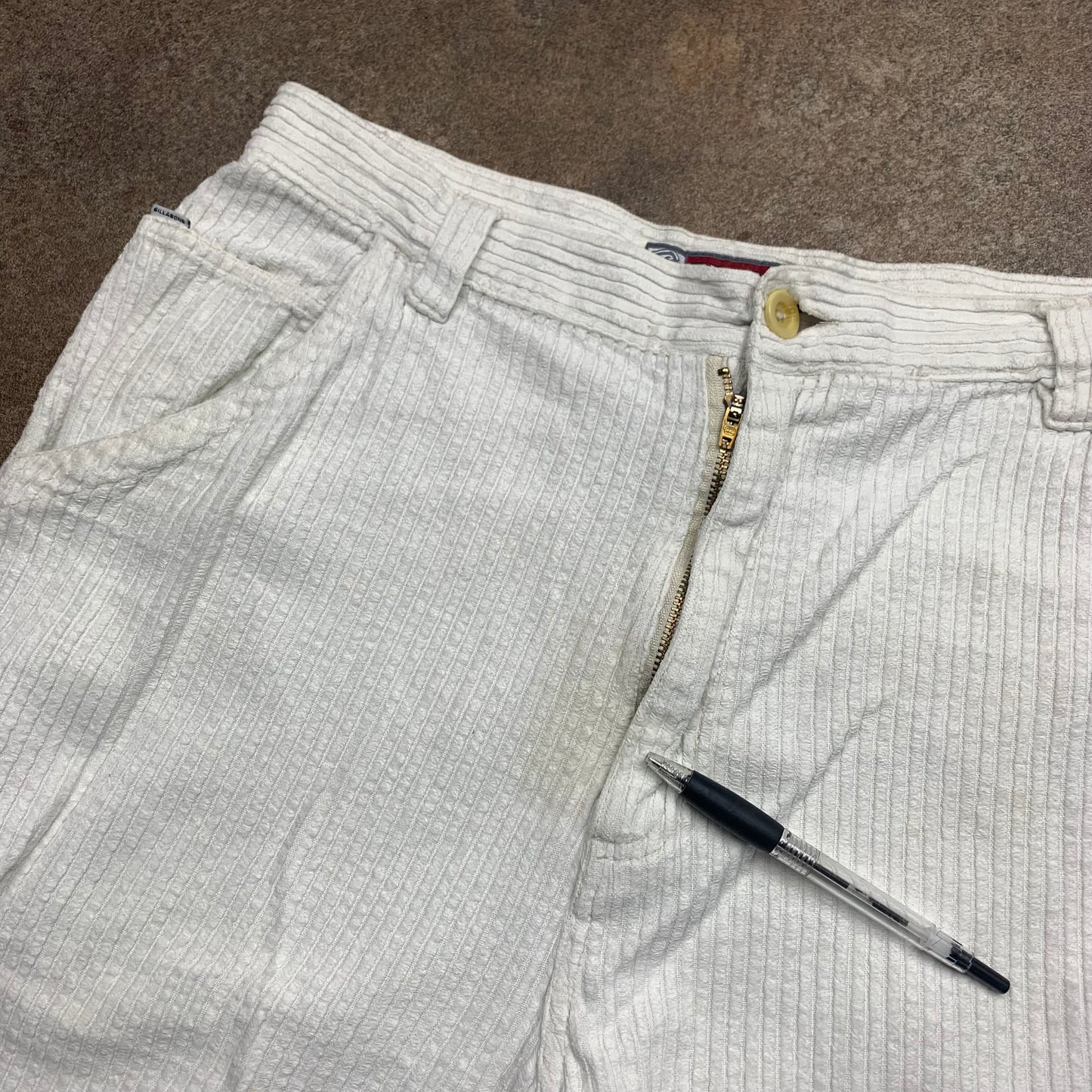 Billabong 00s white corduroy carpenter jorts