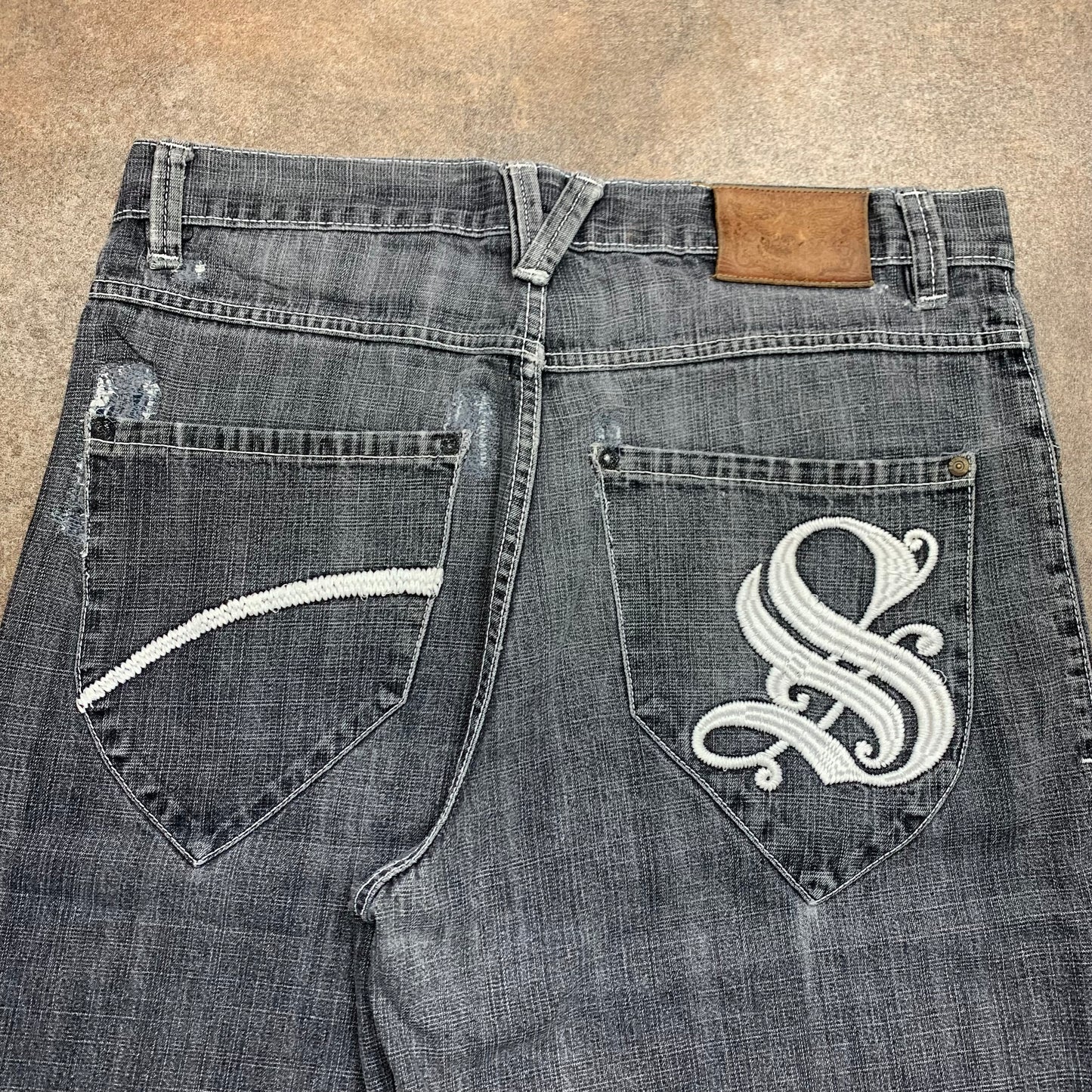 Southpole 00s grey baggy graphic jorts