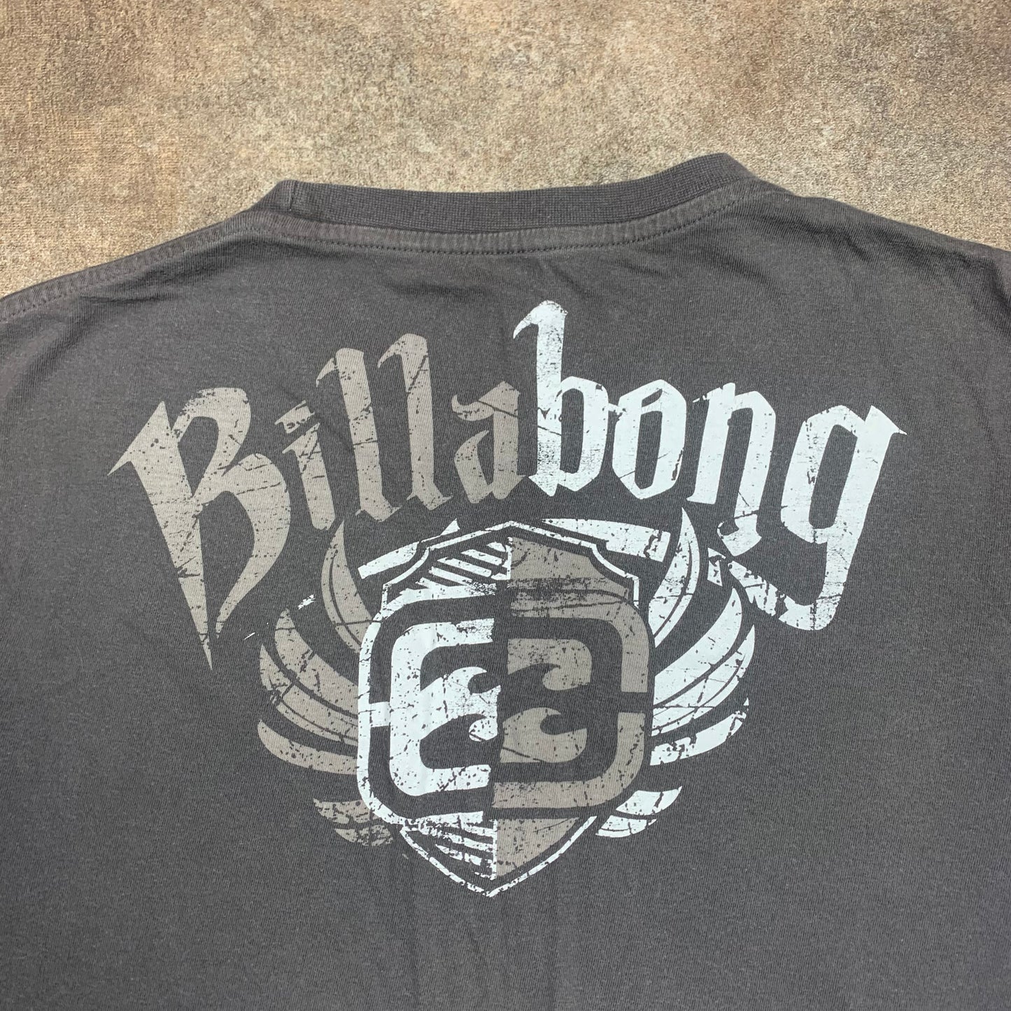 Billabong 00s grey surf graphic tee