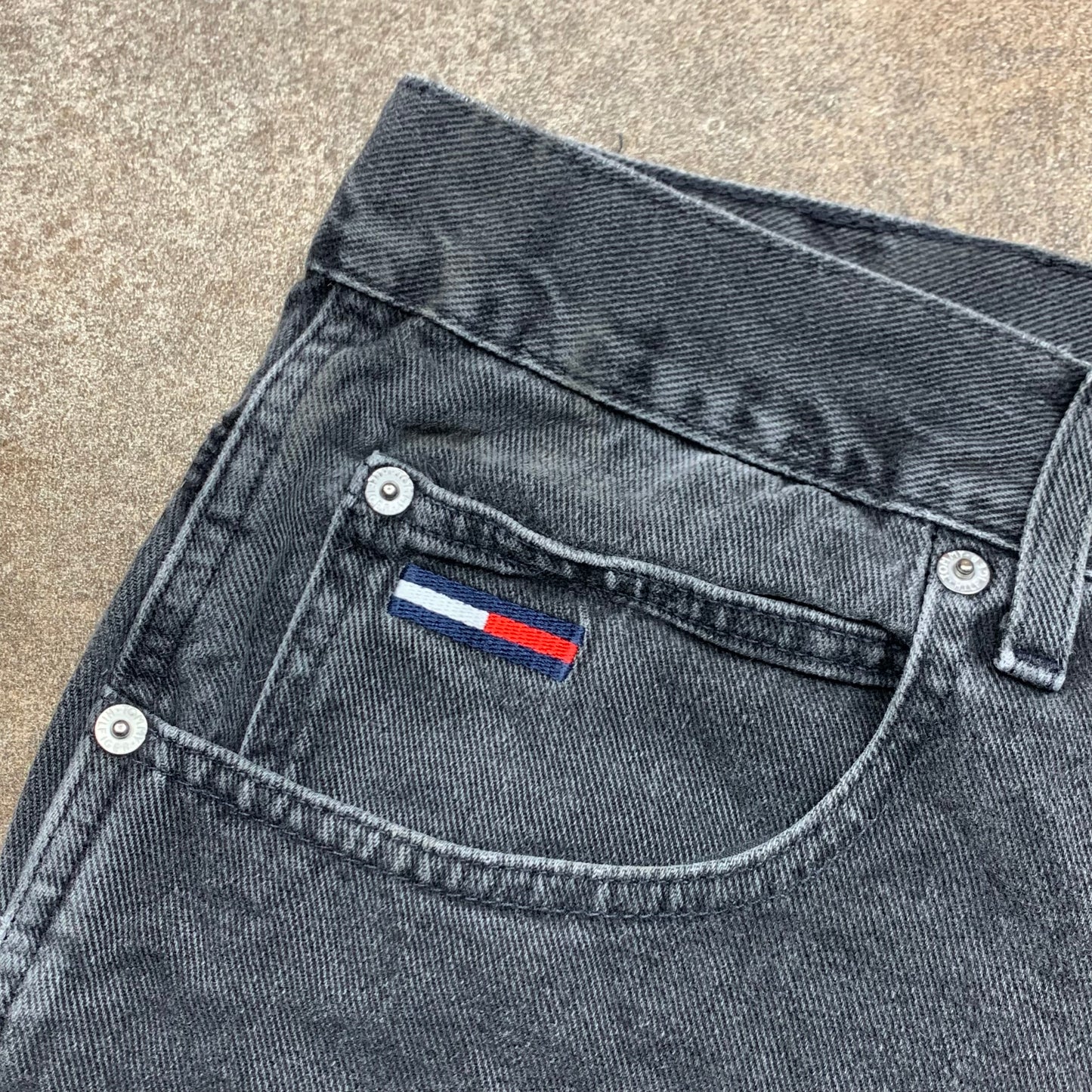 Tommy Hilfiger 00s black baggy carpenter jorts