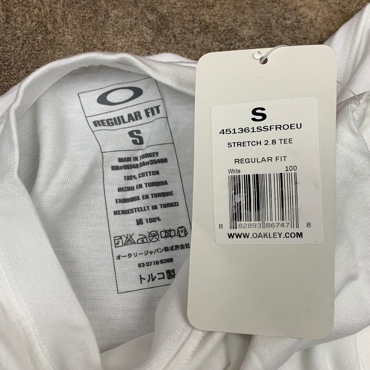 Oakley 00s deadstock cut and sewn tee