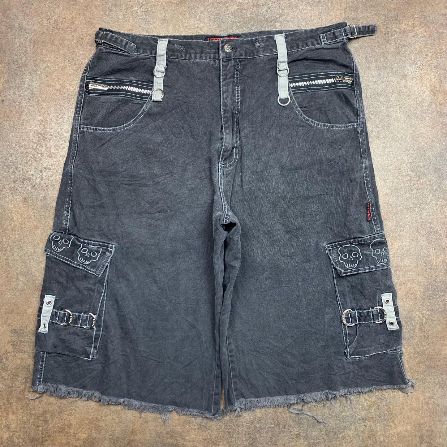 Tripp NYC 00s black baggy grunge cargo jorts