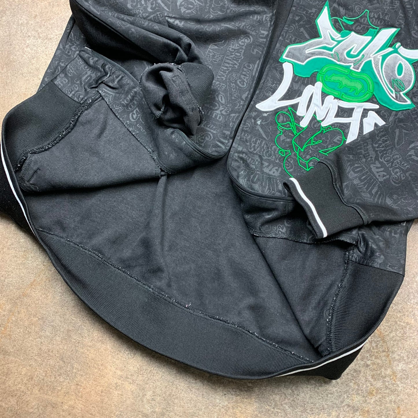 Ecko Unltd. 00s graphic broken zip jacket