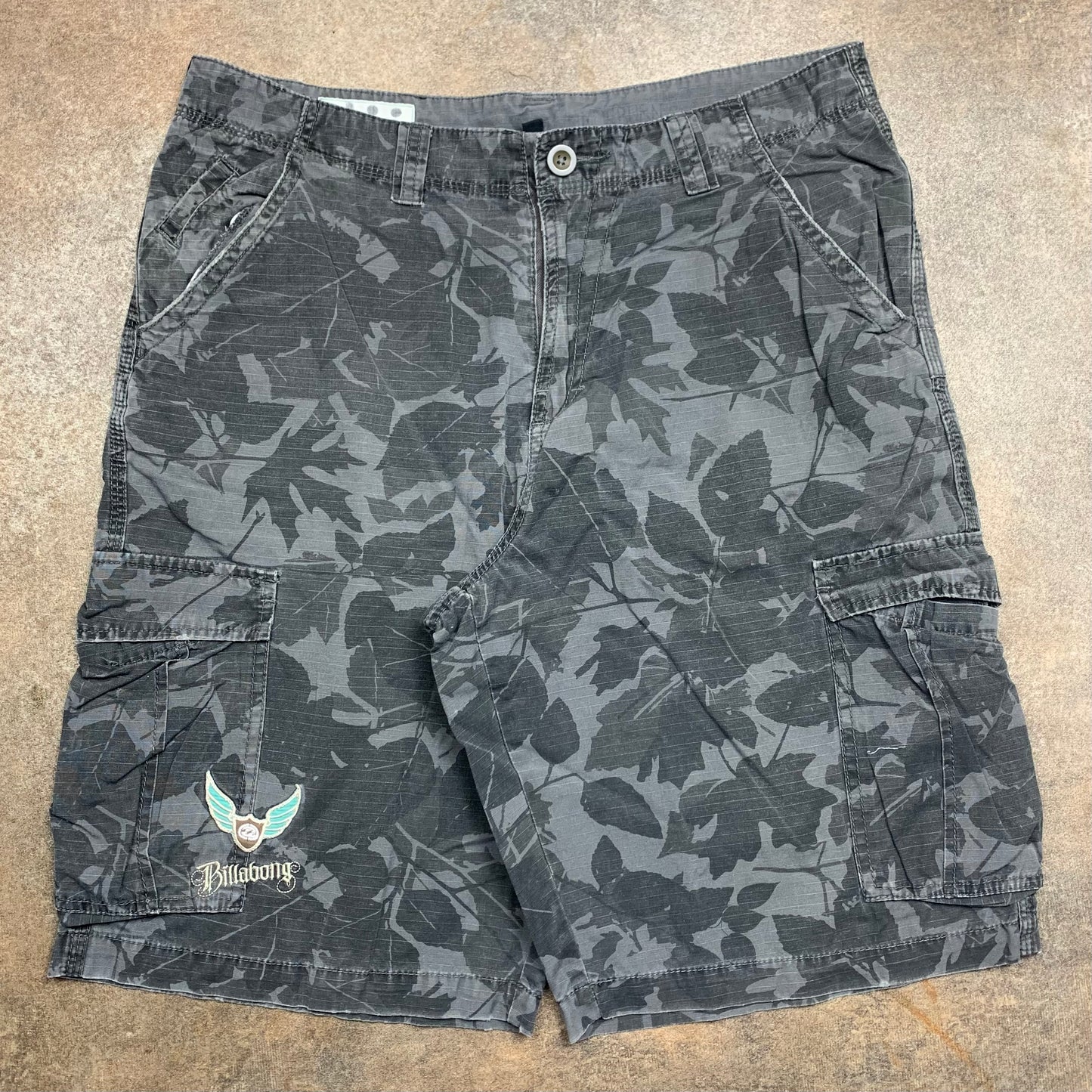 Billabong 00s grey baggy cargo shorts