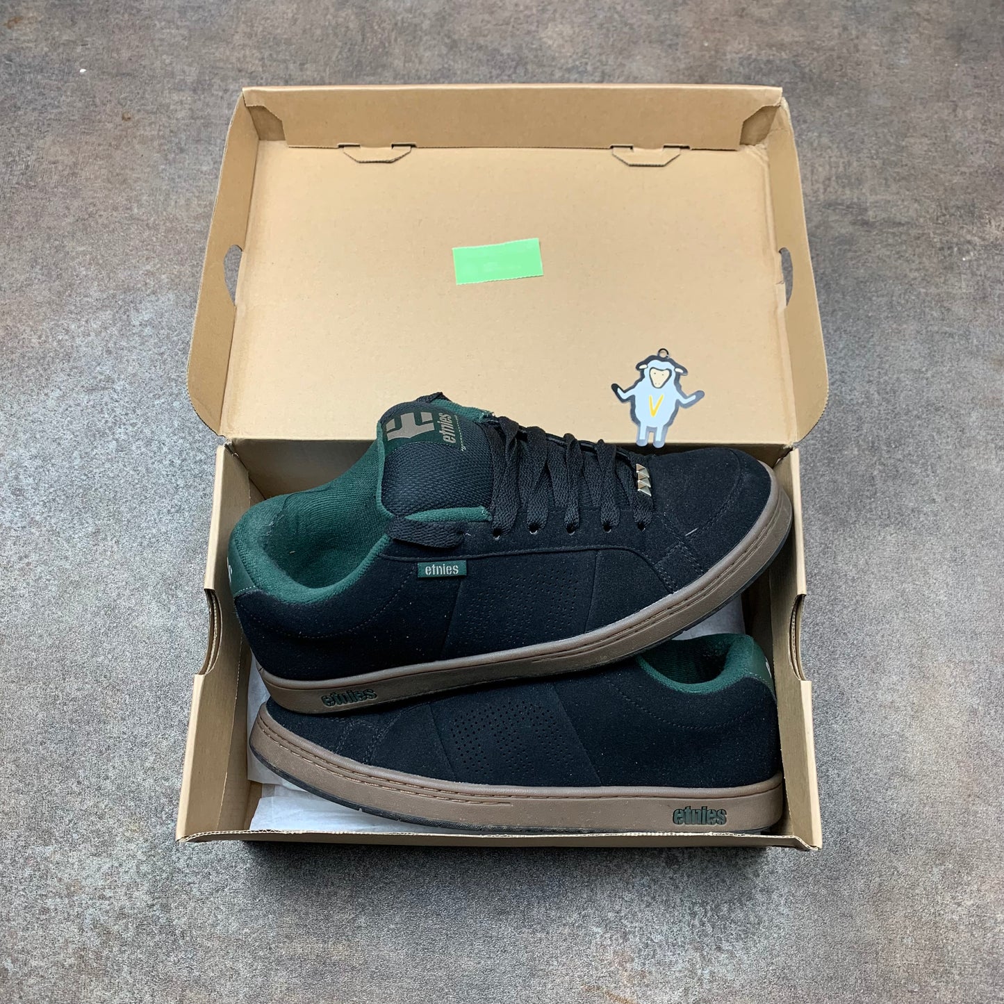 Etnies Kingpin black studded trainers