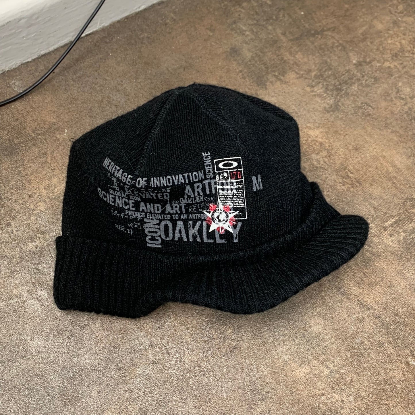 Oakley 00s black graphic beanie cap