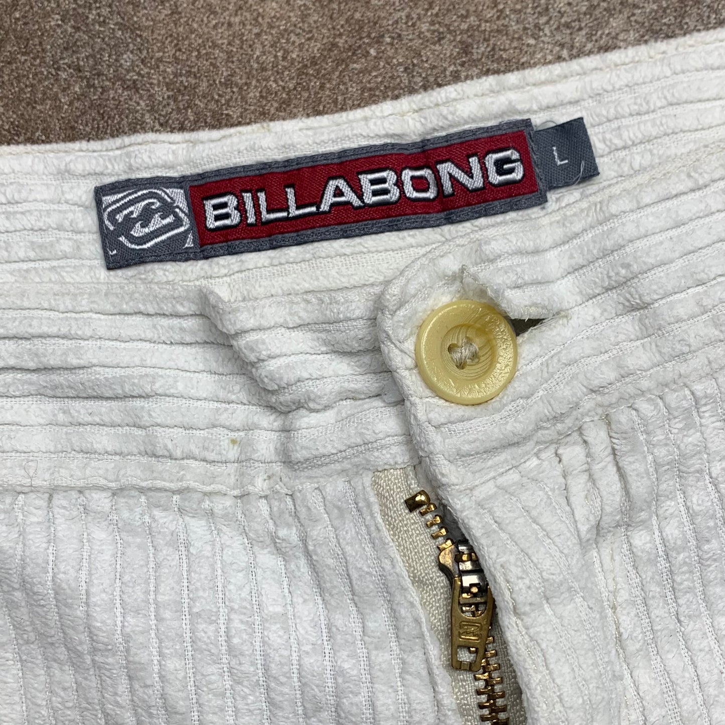 Billabong 00s white corduroy carpenter jorts