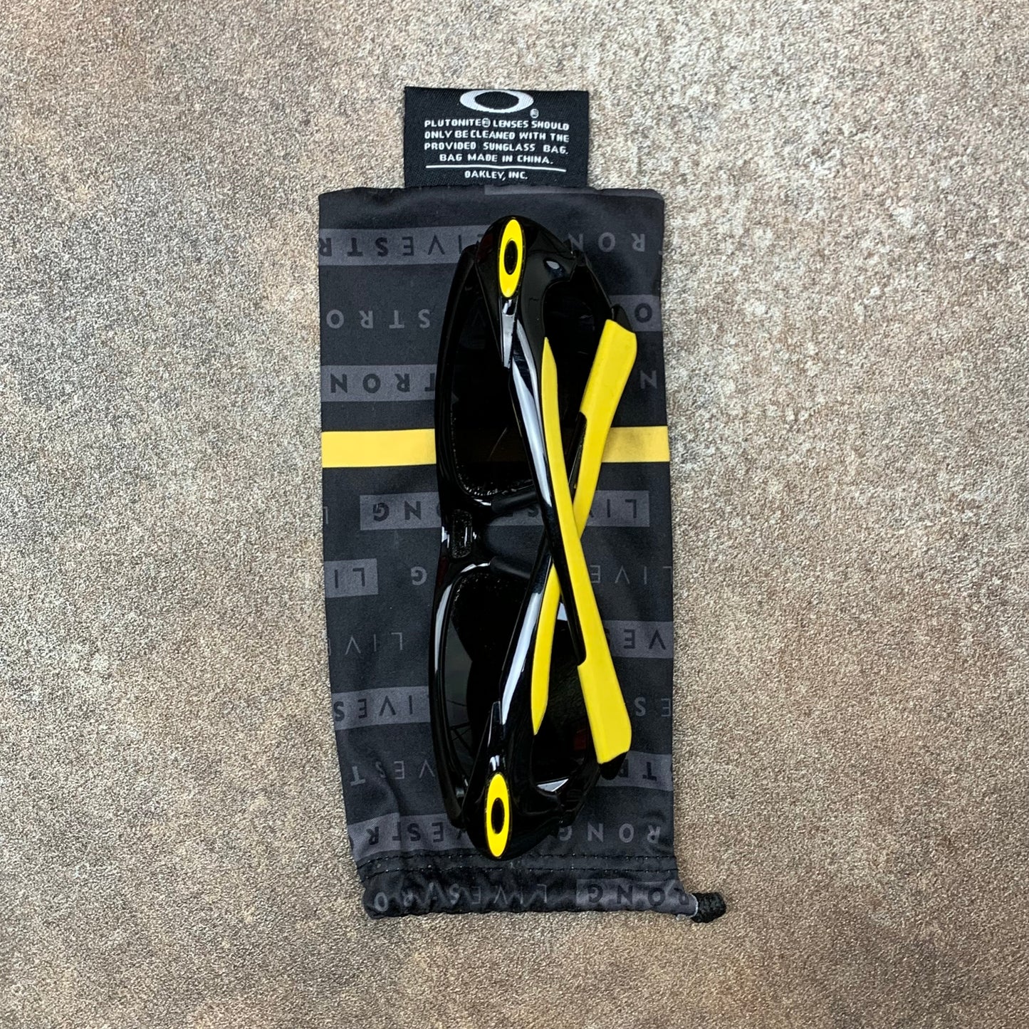 Oakley 00s Livestrong Scalpel sunglasses