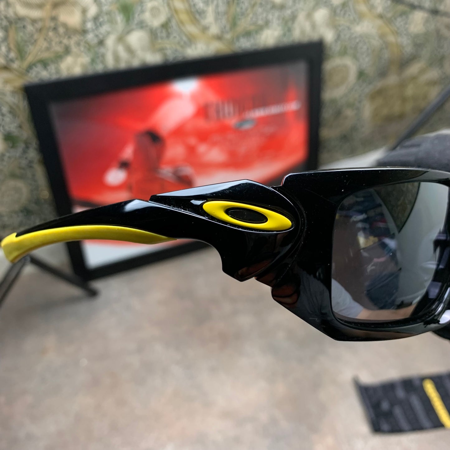 Oakley 00s Livestrong Scalpel sunglasses