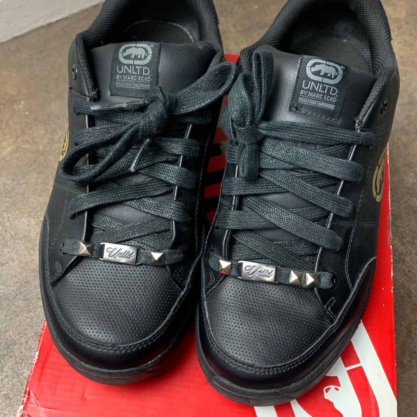Ecko Unltd. 00s black gold trainers