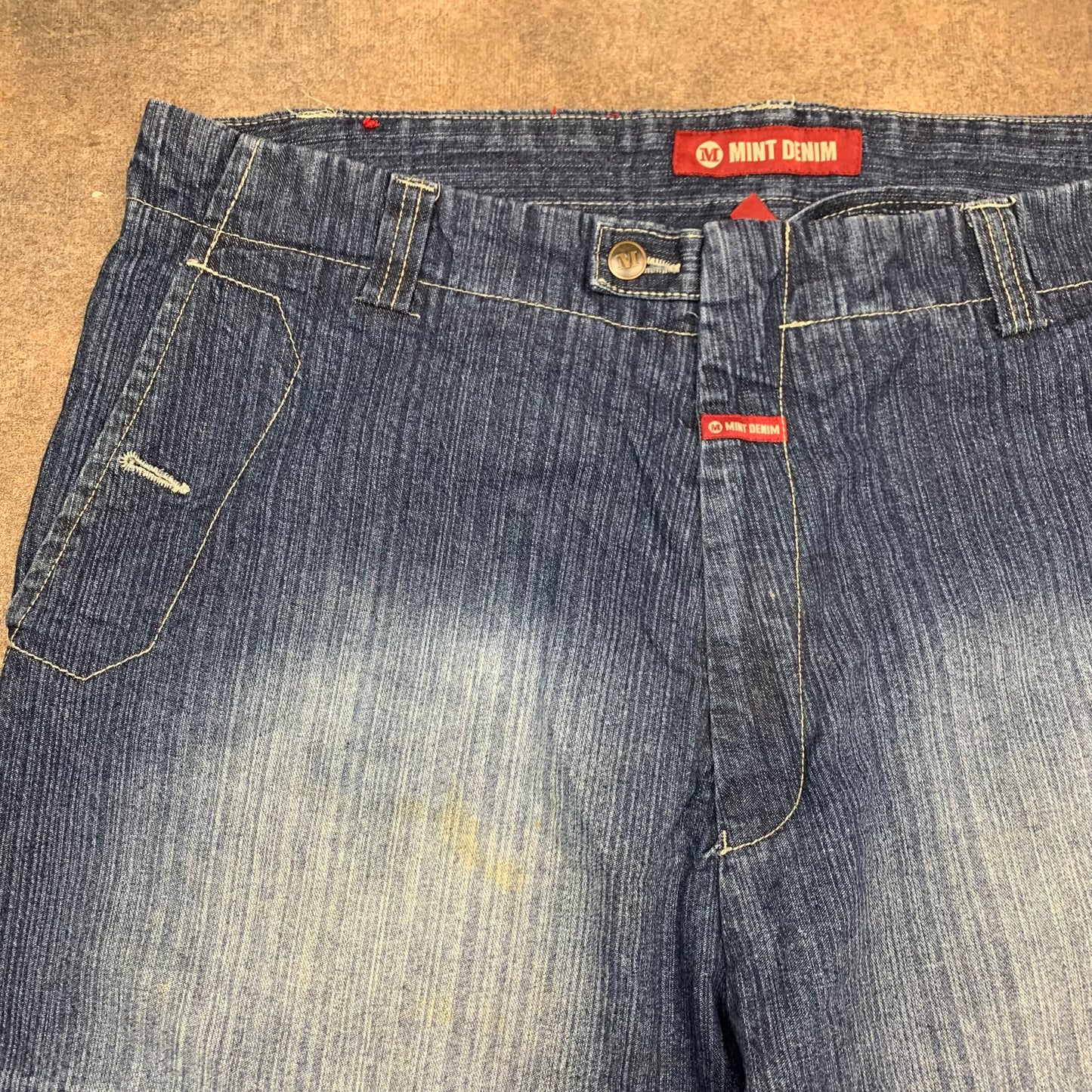 Mint Denim 00s baggy navy velcro jorts