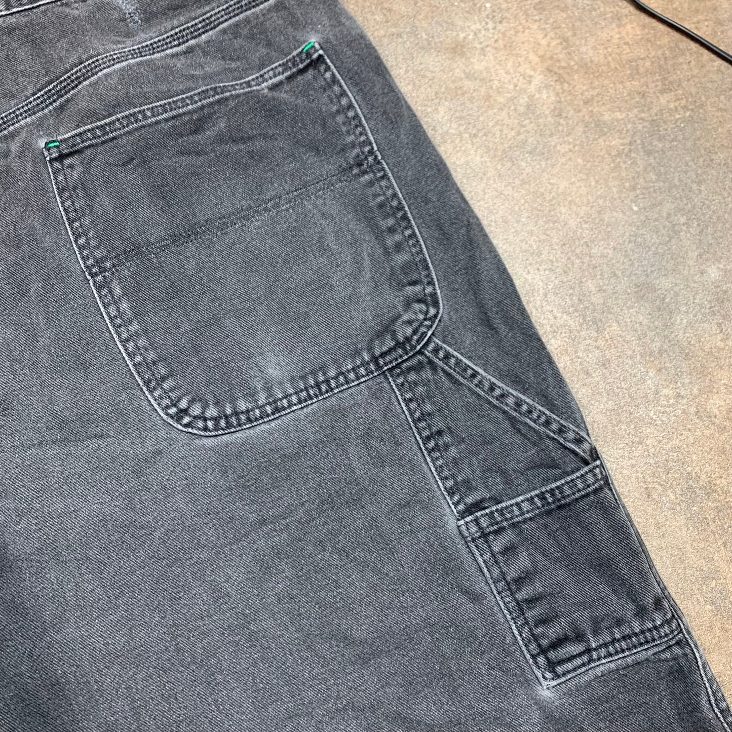 Tommy Hilfiger 00s black baggy carpenter jorts