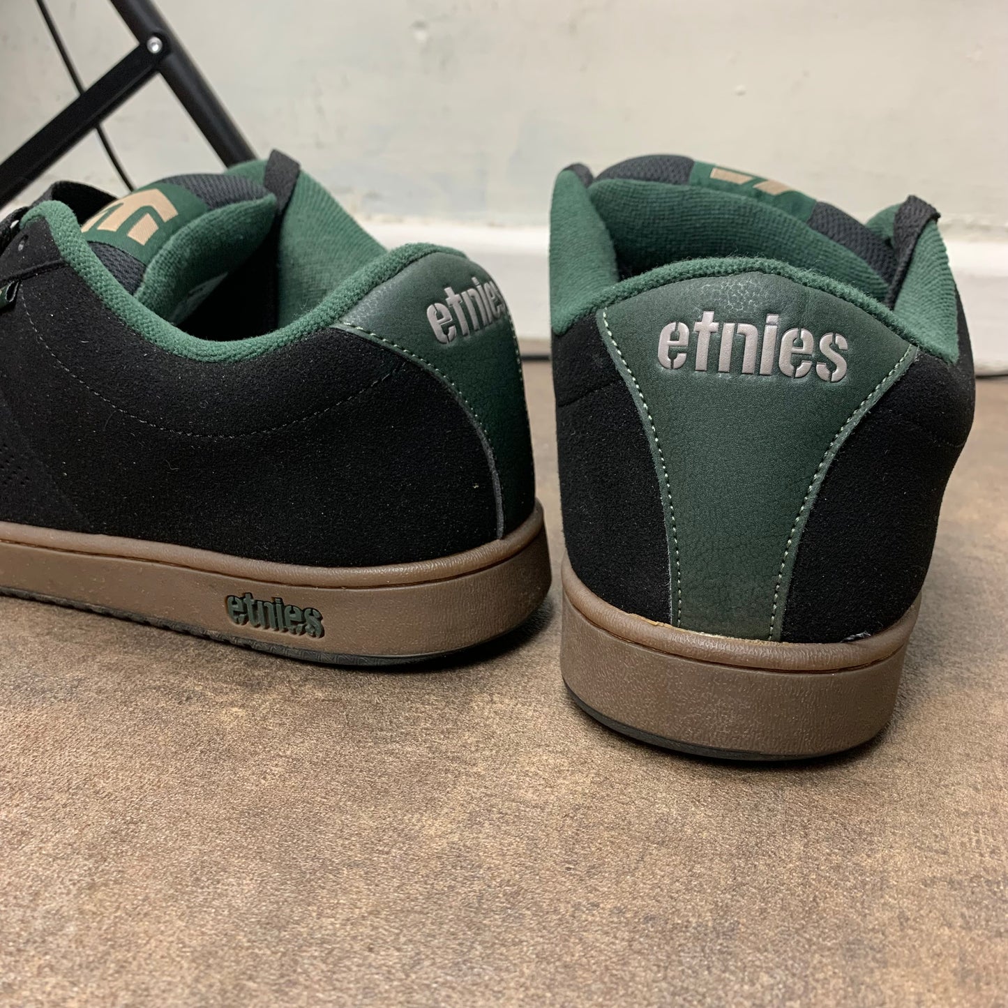 Etnies Kingpin black studded trainers