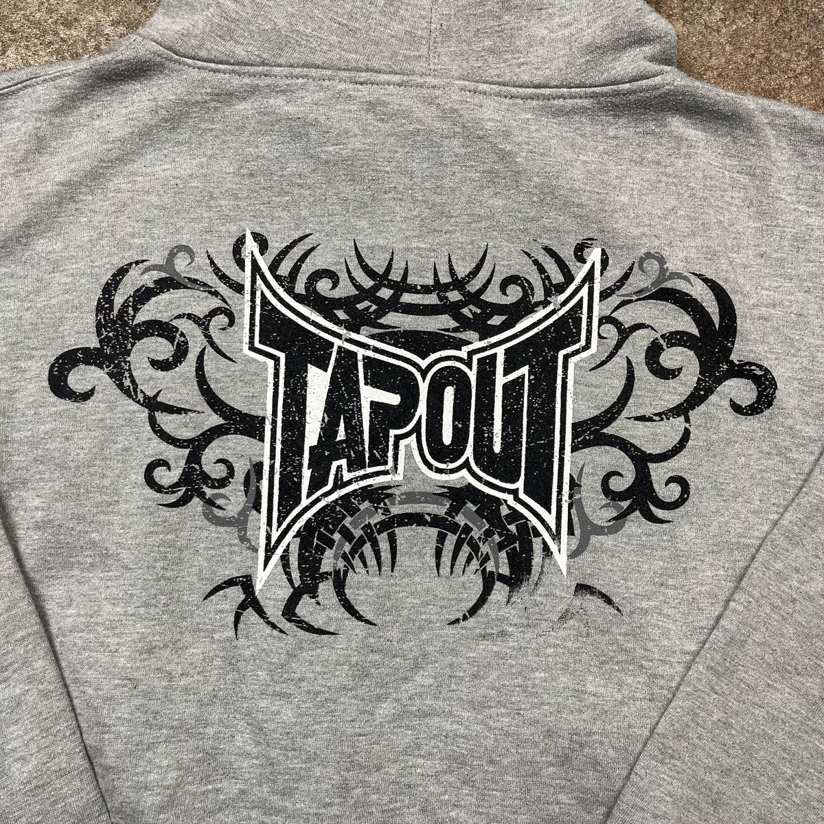 Tapout 00s graphic zip hoodie (L)