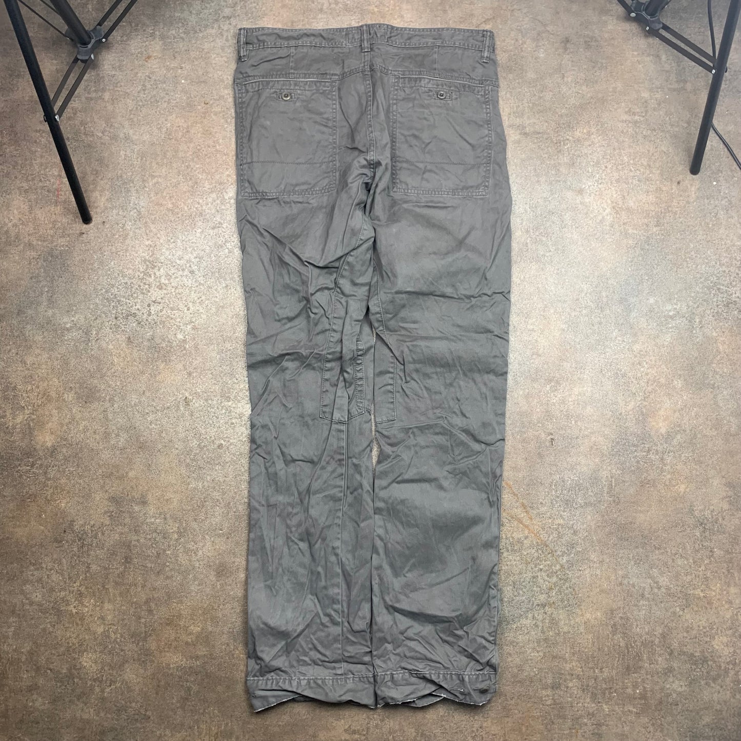 Closed 00s grey panelled combat trousers