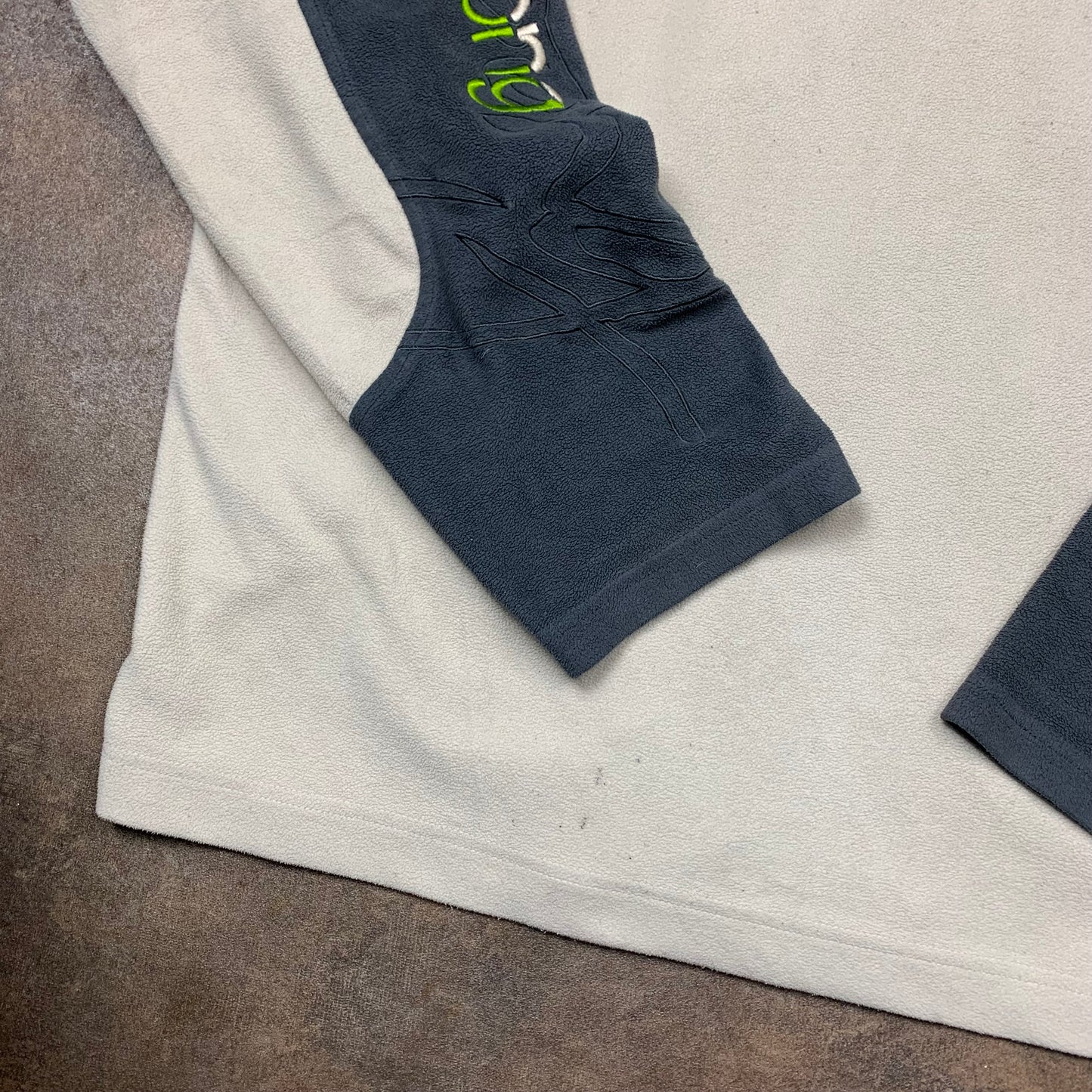 Billabong 00s embroidered cream fleece