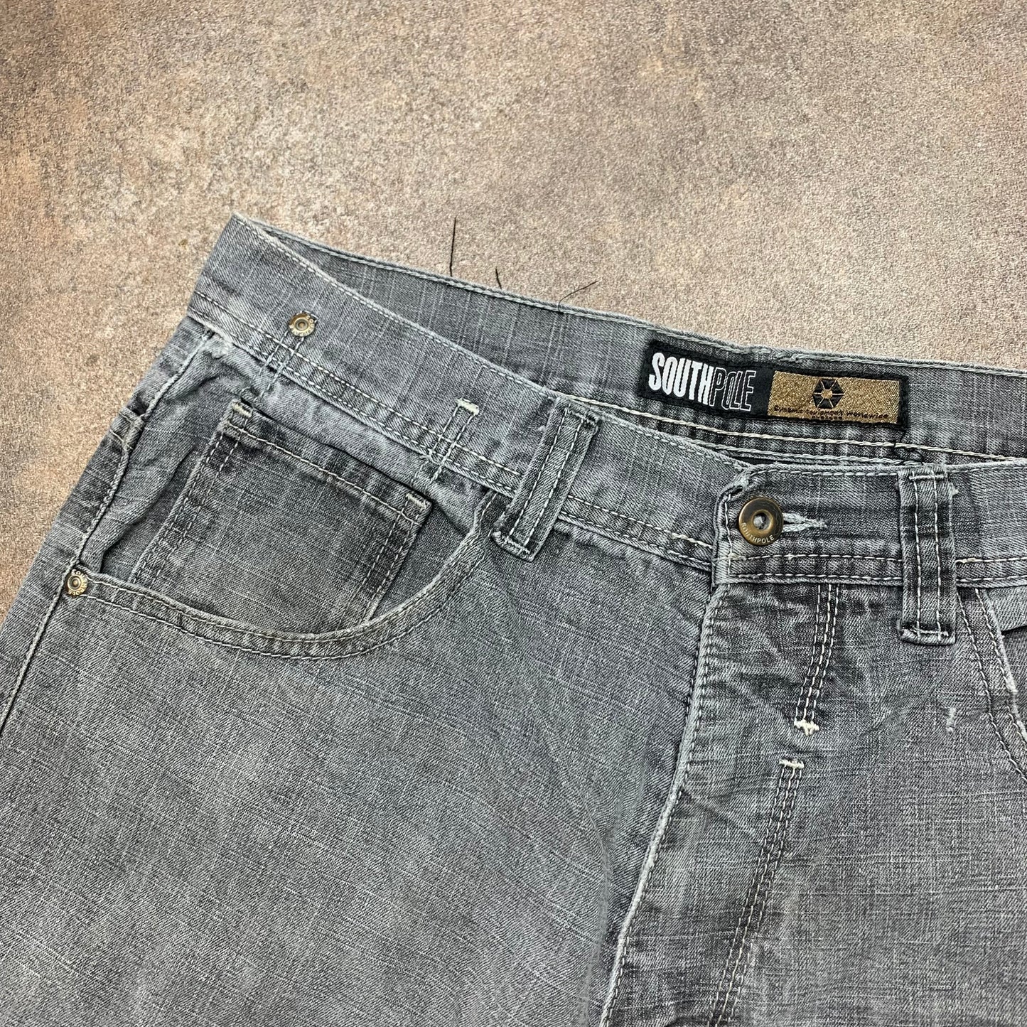 Southpole 00s grey baggy graphic jorts