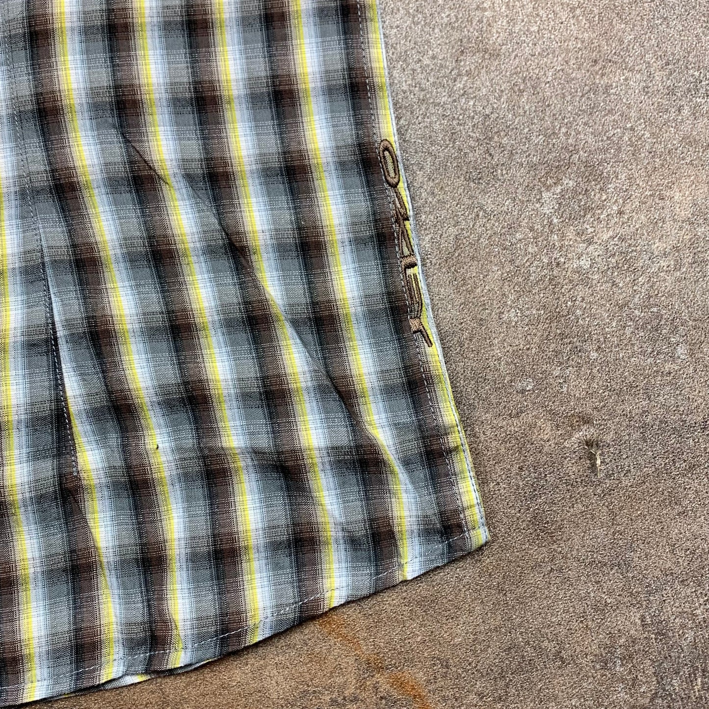 Oakley 00s plaid pocket button white brown shirt