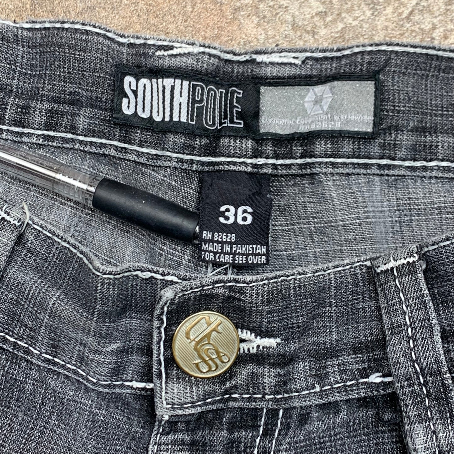 Southpole 00s grey baggy graphic jorts