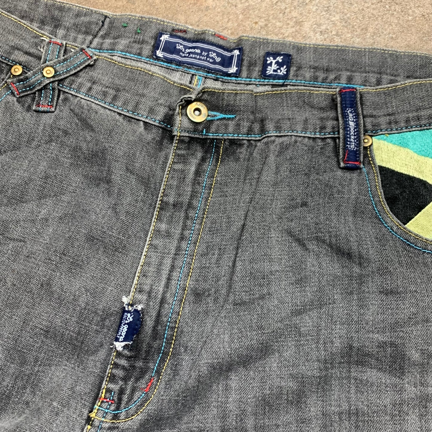 Ln geans 00s black graphic baggy jorts