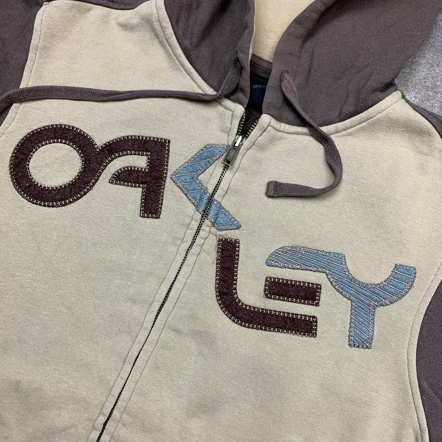 Oakley 00s cut and sewn graphic zip hoodie