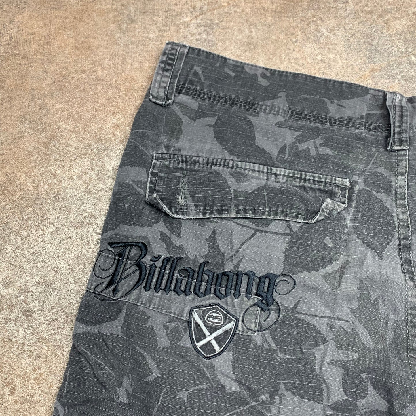 Billabong 00s grey baggy cargo shorts
