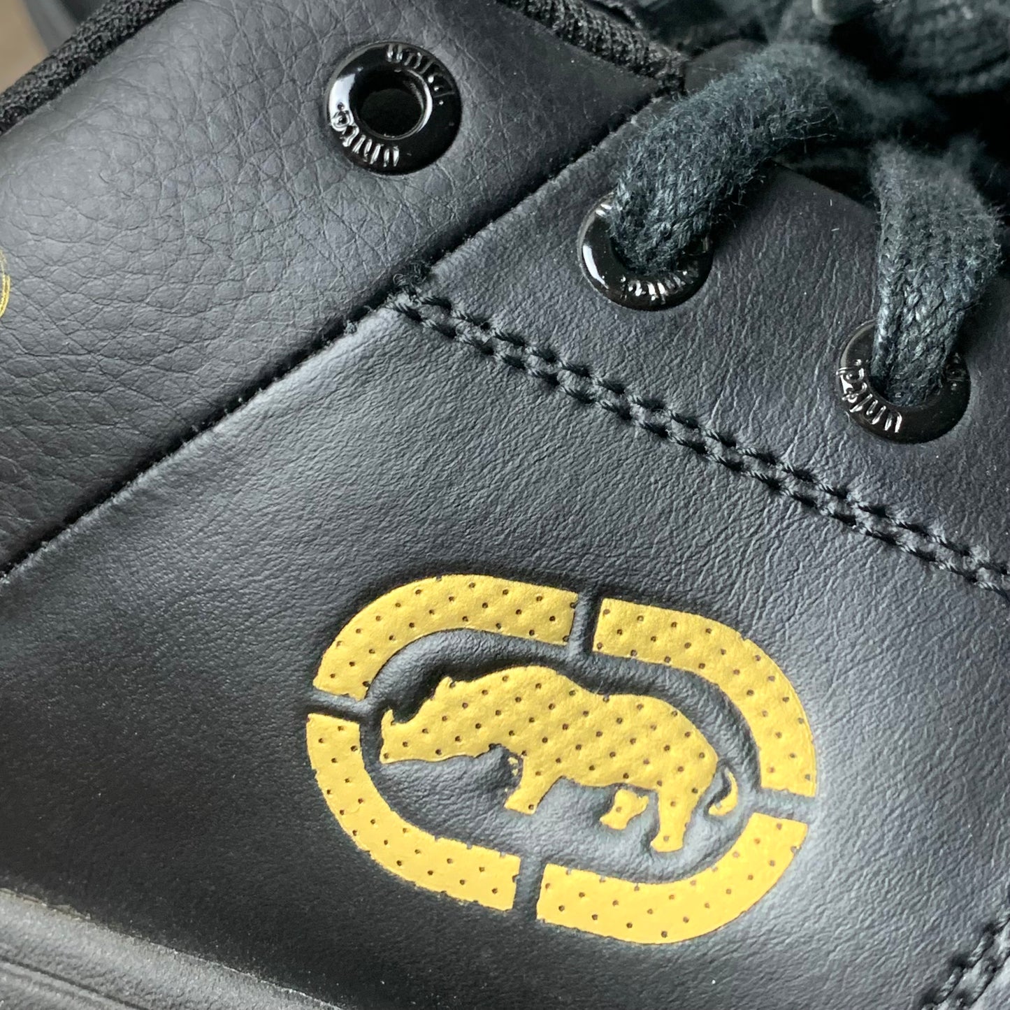 Ecko Unltd. 00s black gold trainers