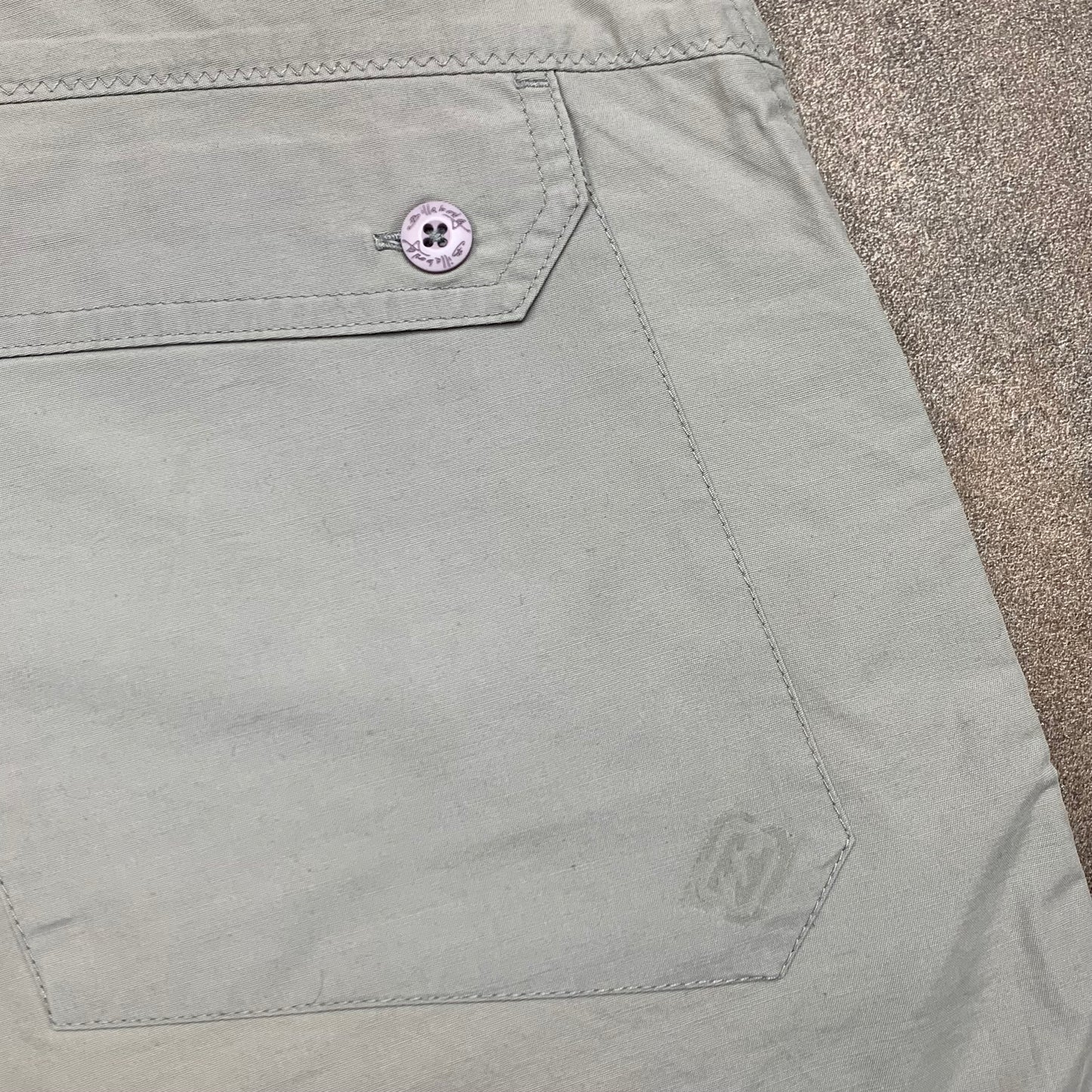 Billabong 00s cream baggy cargo shorts