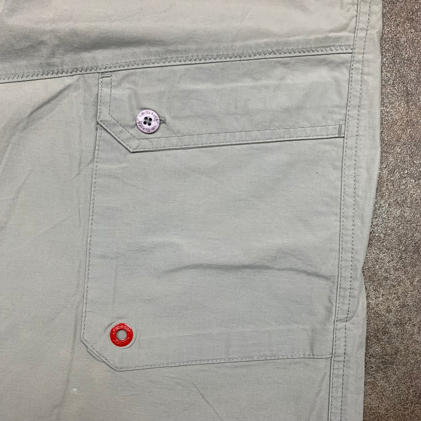 Billabong 00s cream baggy cargo shorts