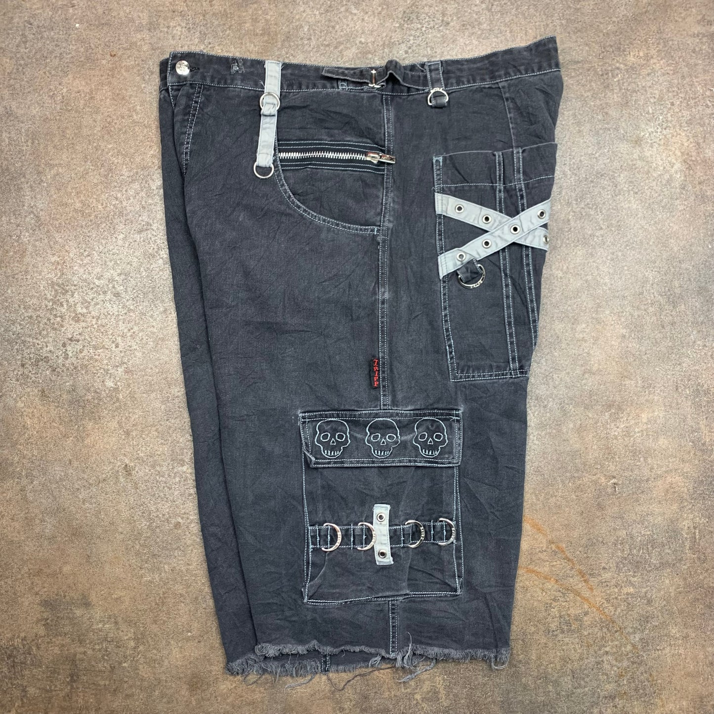 Tripp NYC 00s black baggy grunge cargo jorts
