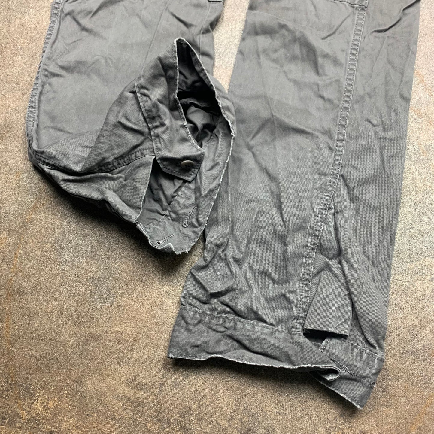 Closed 00s grey panelled combat trousers