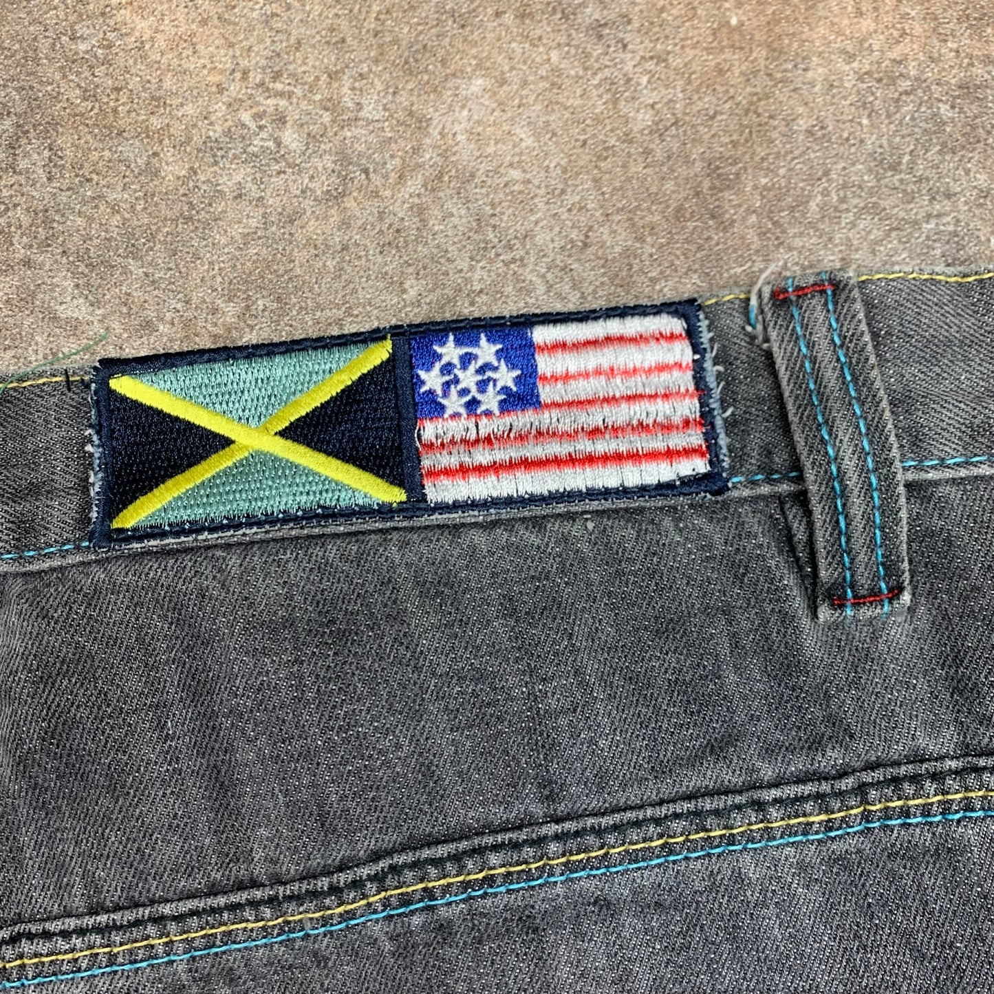 Ln geans 00s black graphic baggy jorts