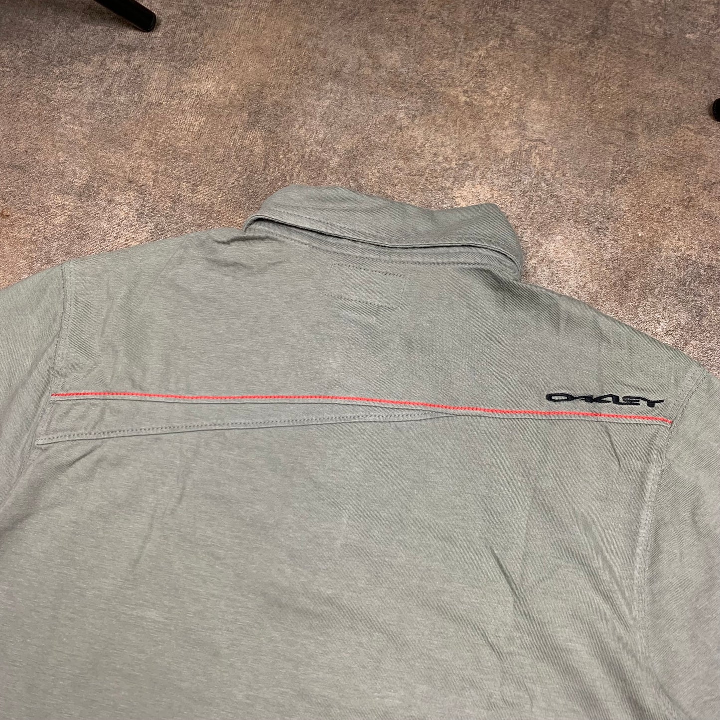 Oakley 00s grey graphic polo shirt