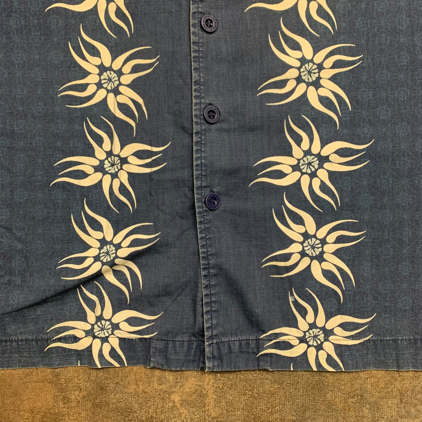 Animal 90s navy white graphic shirt