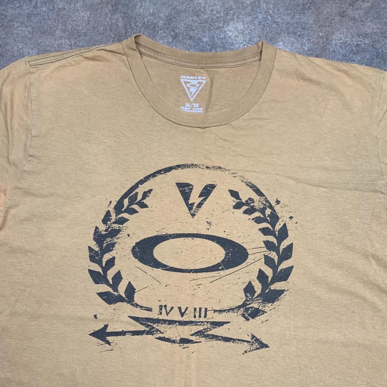 Oakley Elite 00s mustard yellow graphic tee