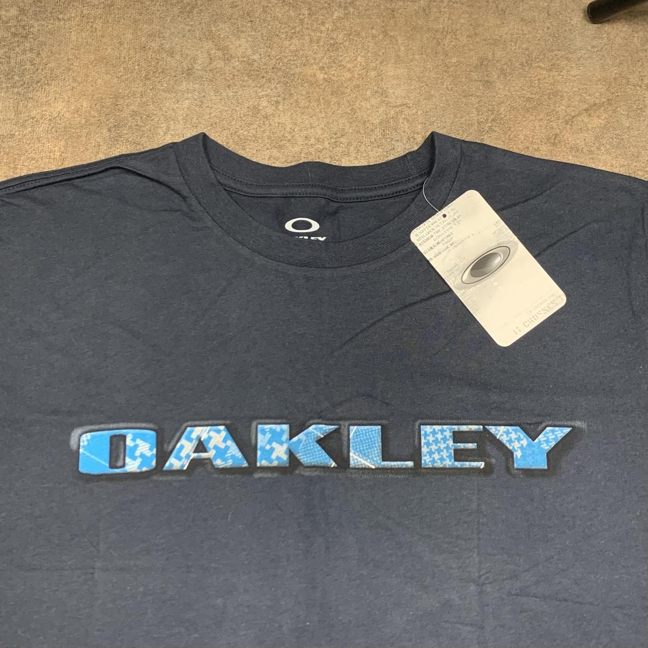 Oakley 00s navy logo graphic tee