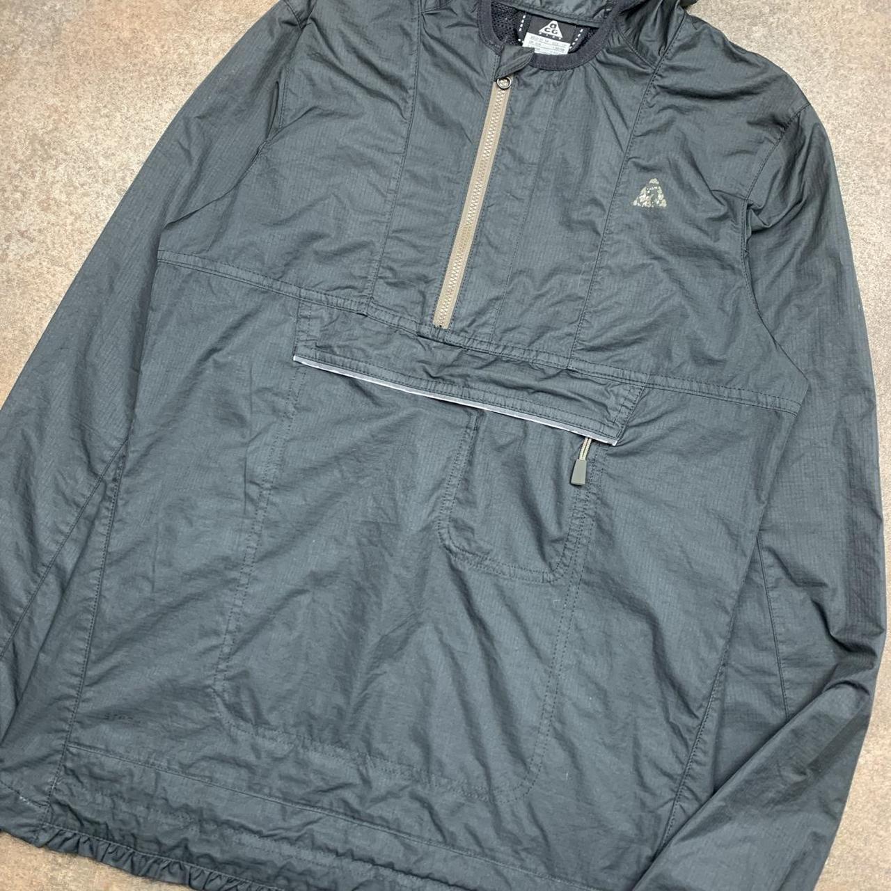 Nike ACG women’s lightweight black jacket