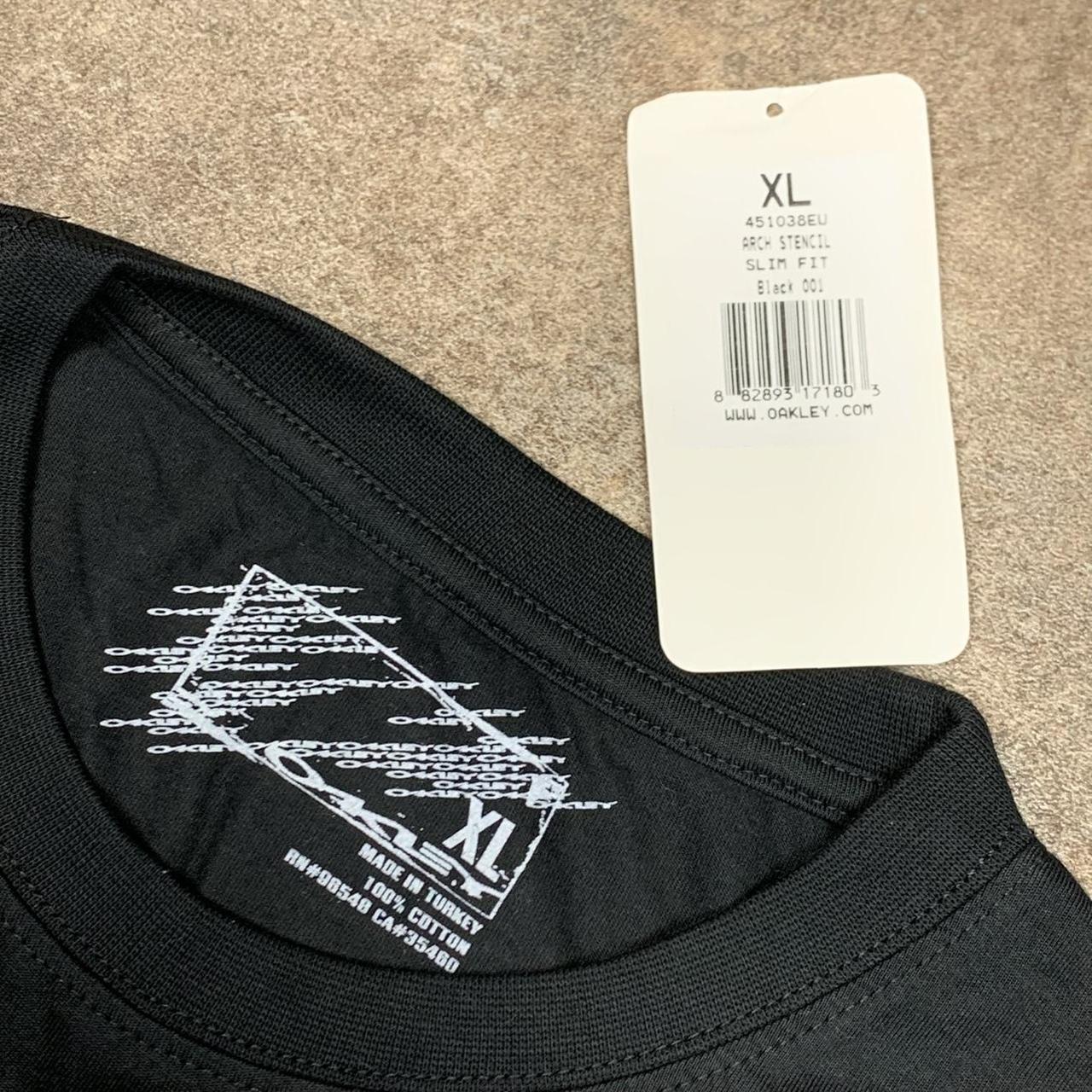 Oakley 00s black graphic tee