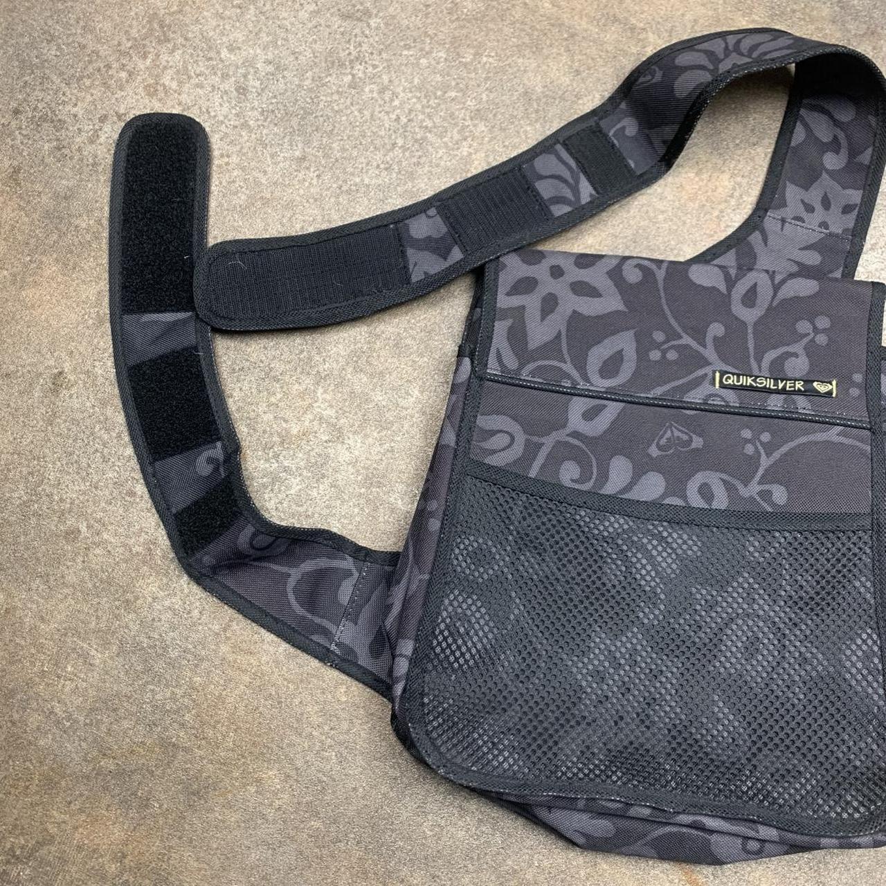 Quiksilver 90s floral black grey sling bag
