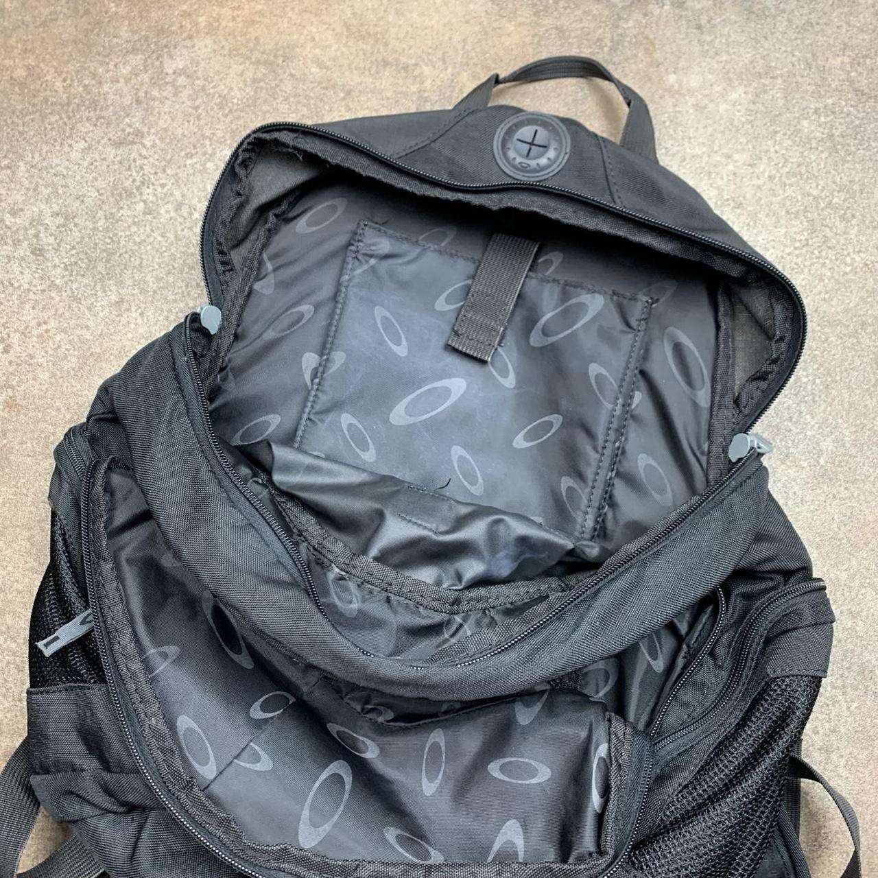 Oakley 00s Planet Pack black backpack