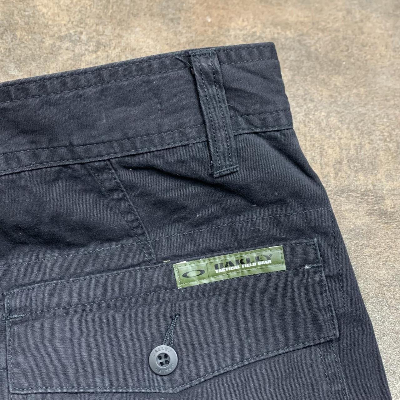 Oakley 00s black baggy graphic cargo jorts
