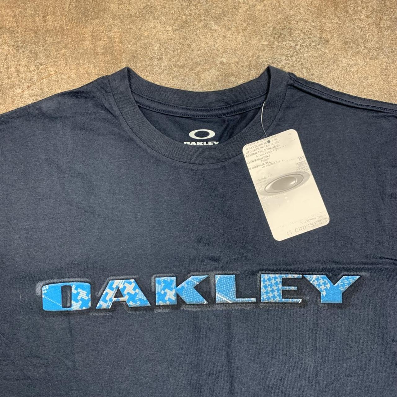 Oakley 00s navy blue graphic tee