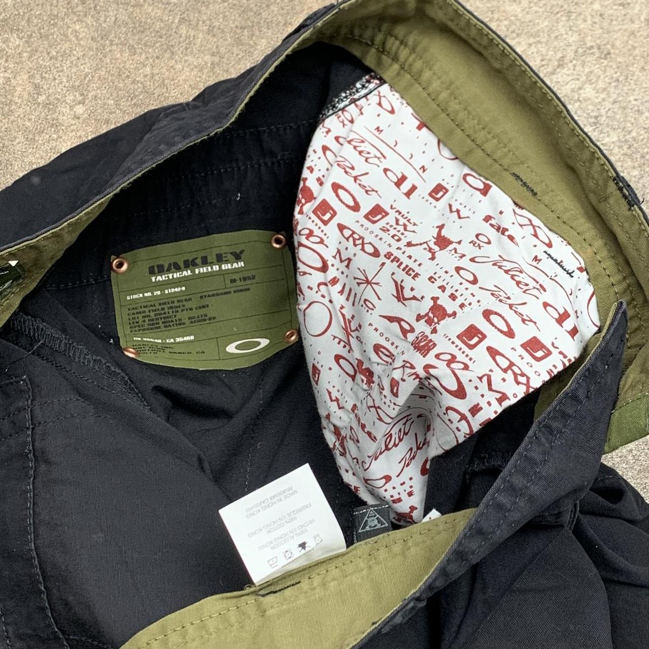 Oakley 00s black baggy graphic cargo jorts