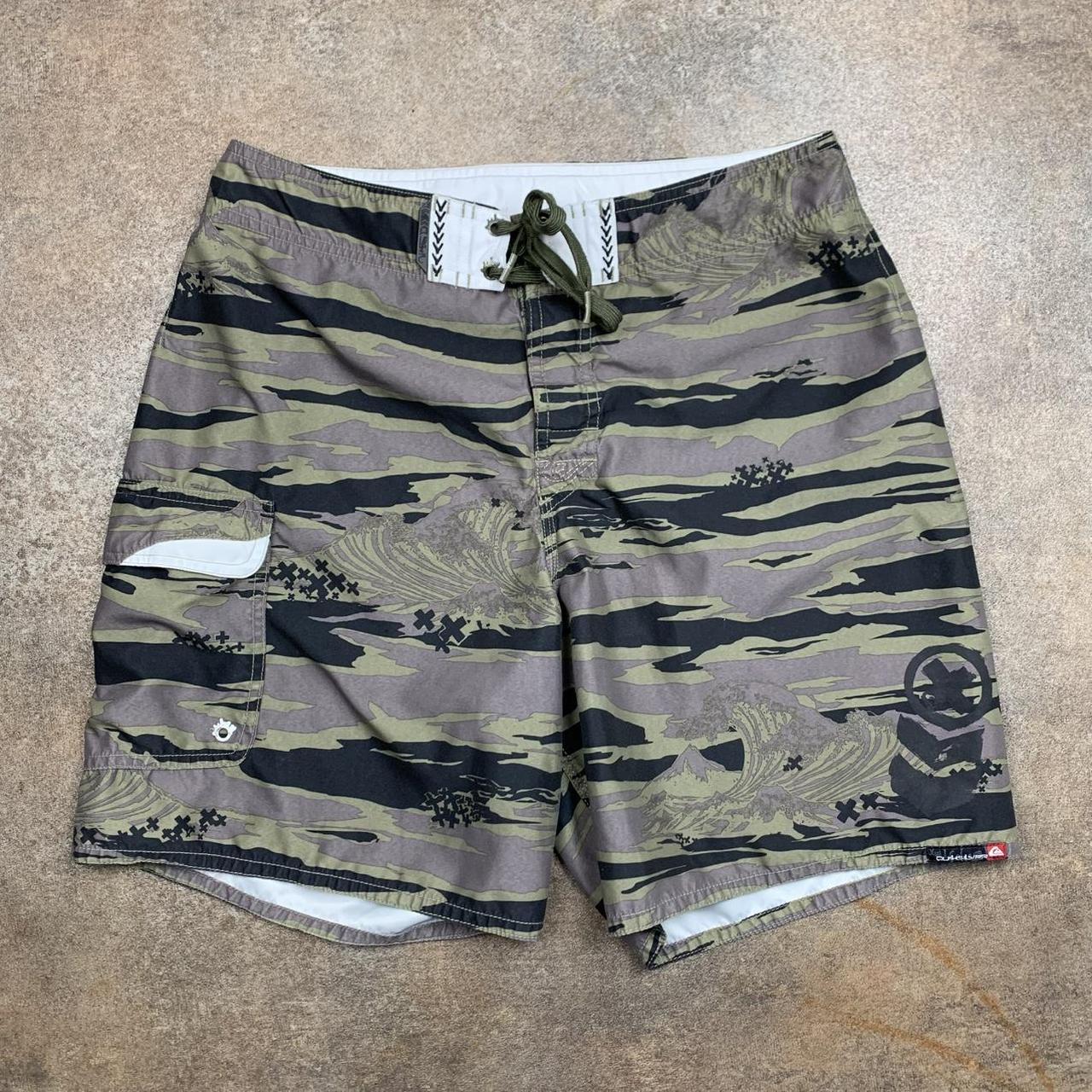 Quiksilver 00s graphic camouflage boardshorts