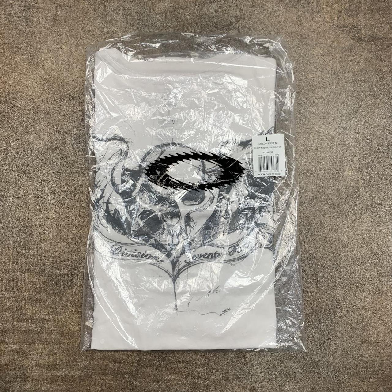 Oakley Flying Tiger 00s white graphic tee