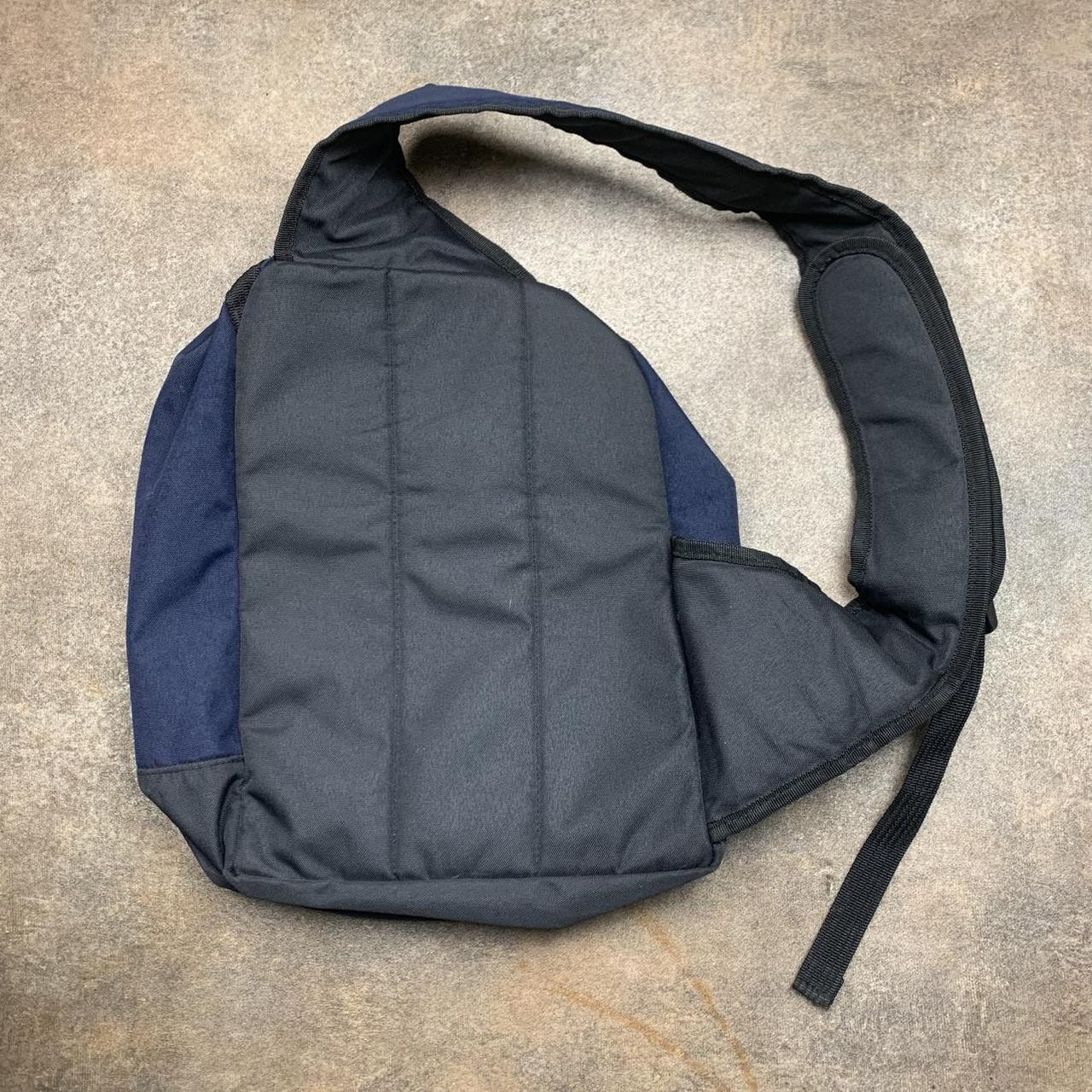 O'Neill 00s navy logo sling bag