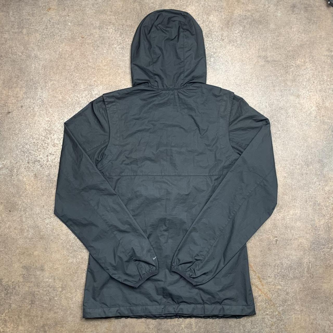 Nike ACG women’s lightweight black jacket