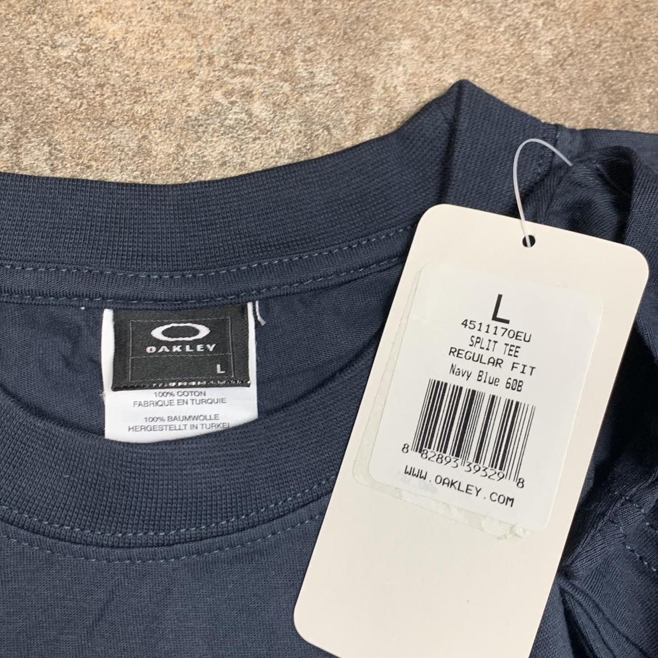 Oakley 00s navy blue graphic tee