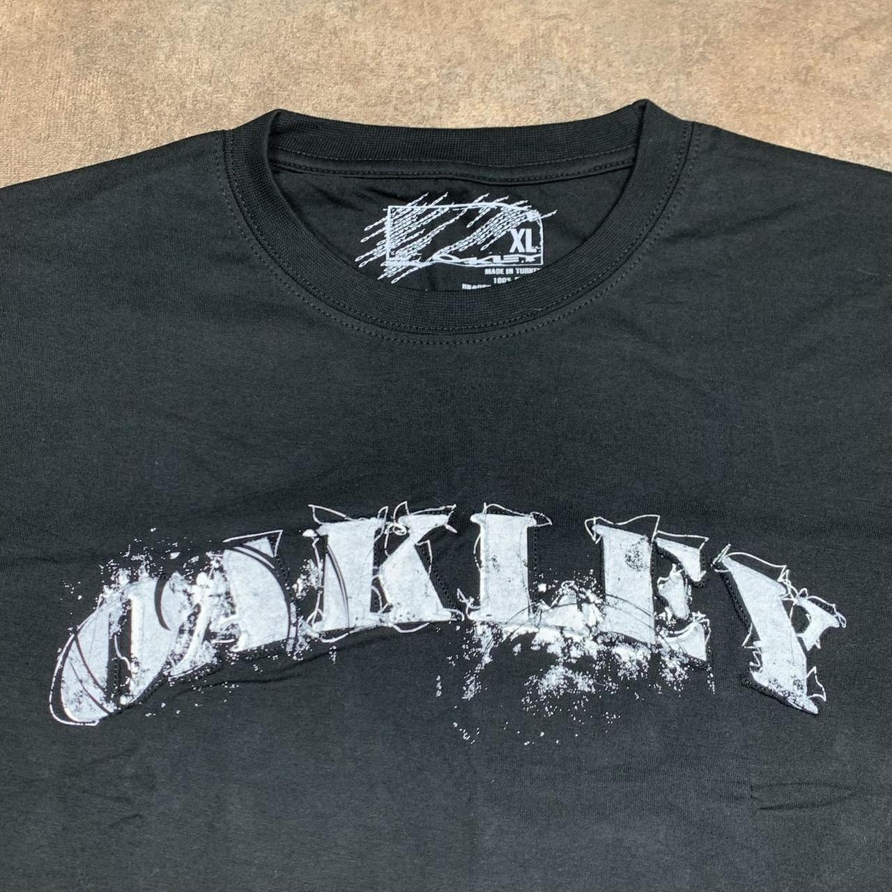 Oakley 00s black graphic tee