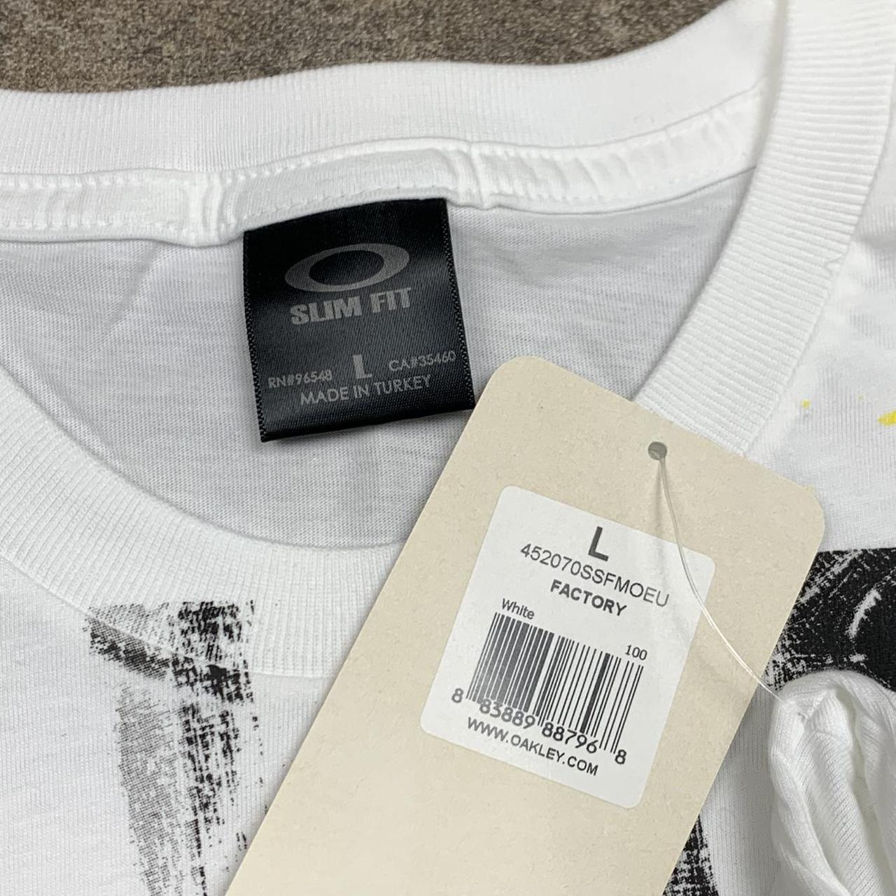 Oakley vintage Y2K white graphic slim fit tee